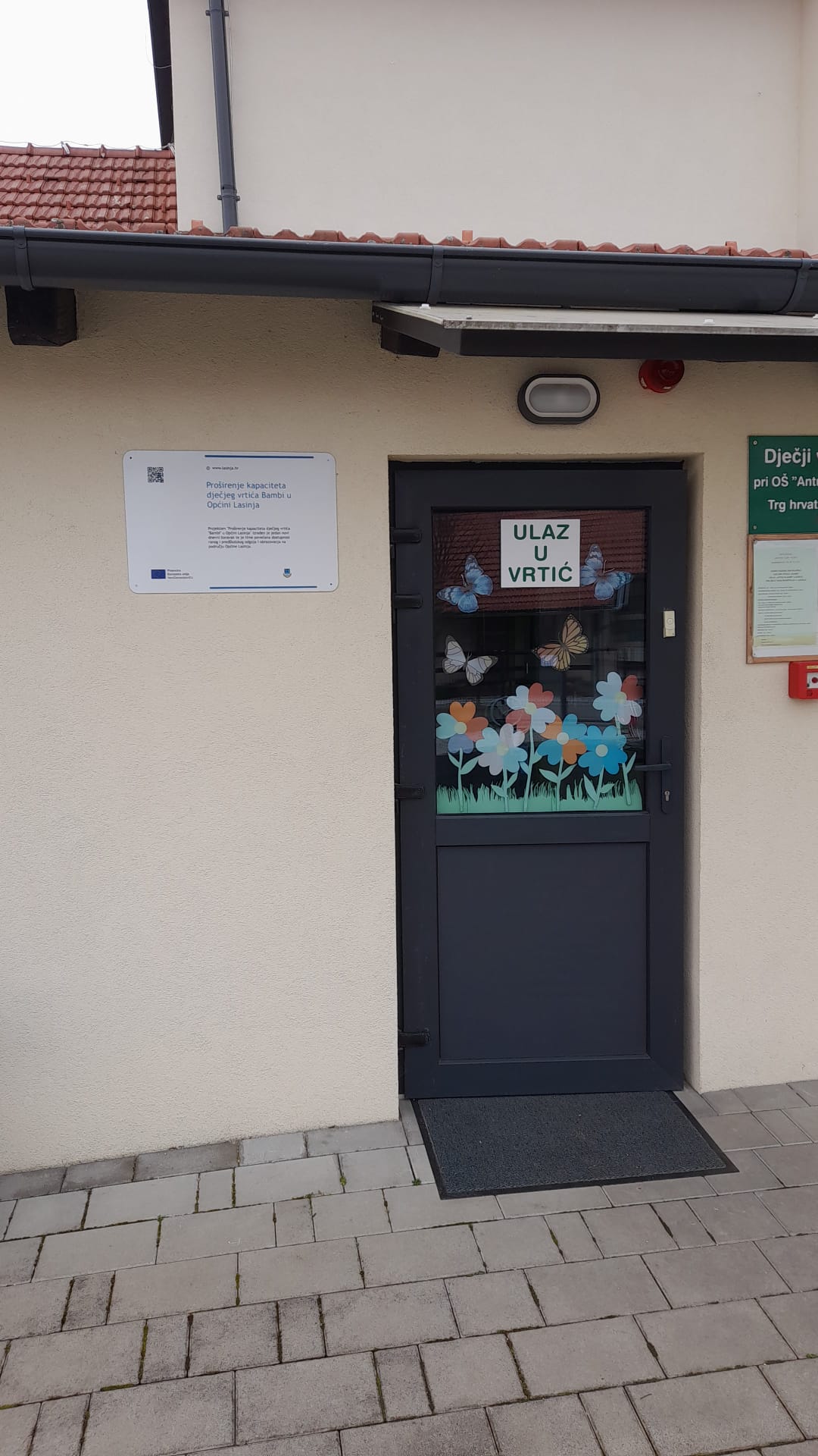 Obavijesna tabla ulaz 2.jpg